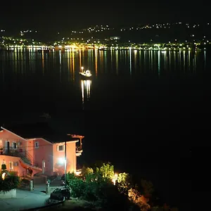 Alicia Φάρσα