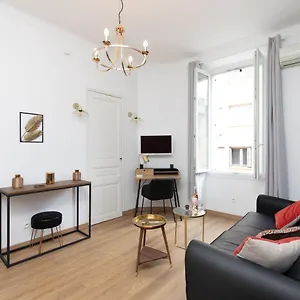 Appartamento 2 Apartment, Near The Sea And Local Market