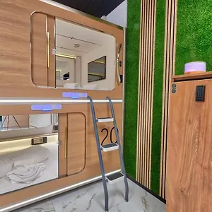  Hotel kapsułowy Capsule