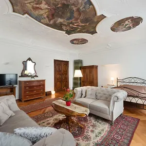 Apartment Codelli Deluxe Fresco Centre App With Balcony, Ljubljana